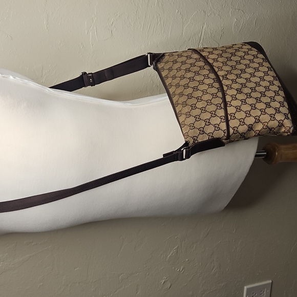 Authentic Gucci Monogram Classic Crossbody Handbag Purse Authentic - Picture 16 of 16